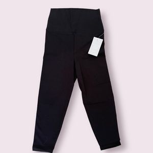 Nordstrom Black High-Rise Capri Go-To Leggings